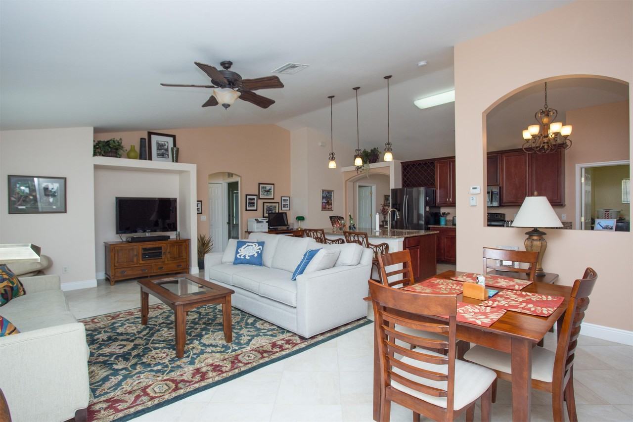 301 Se 1st St - Photo 5 of 50