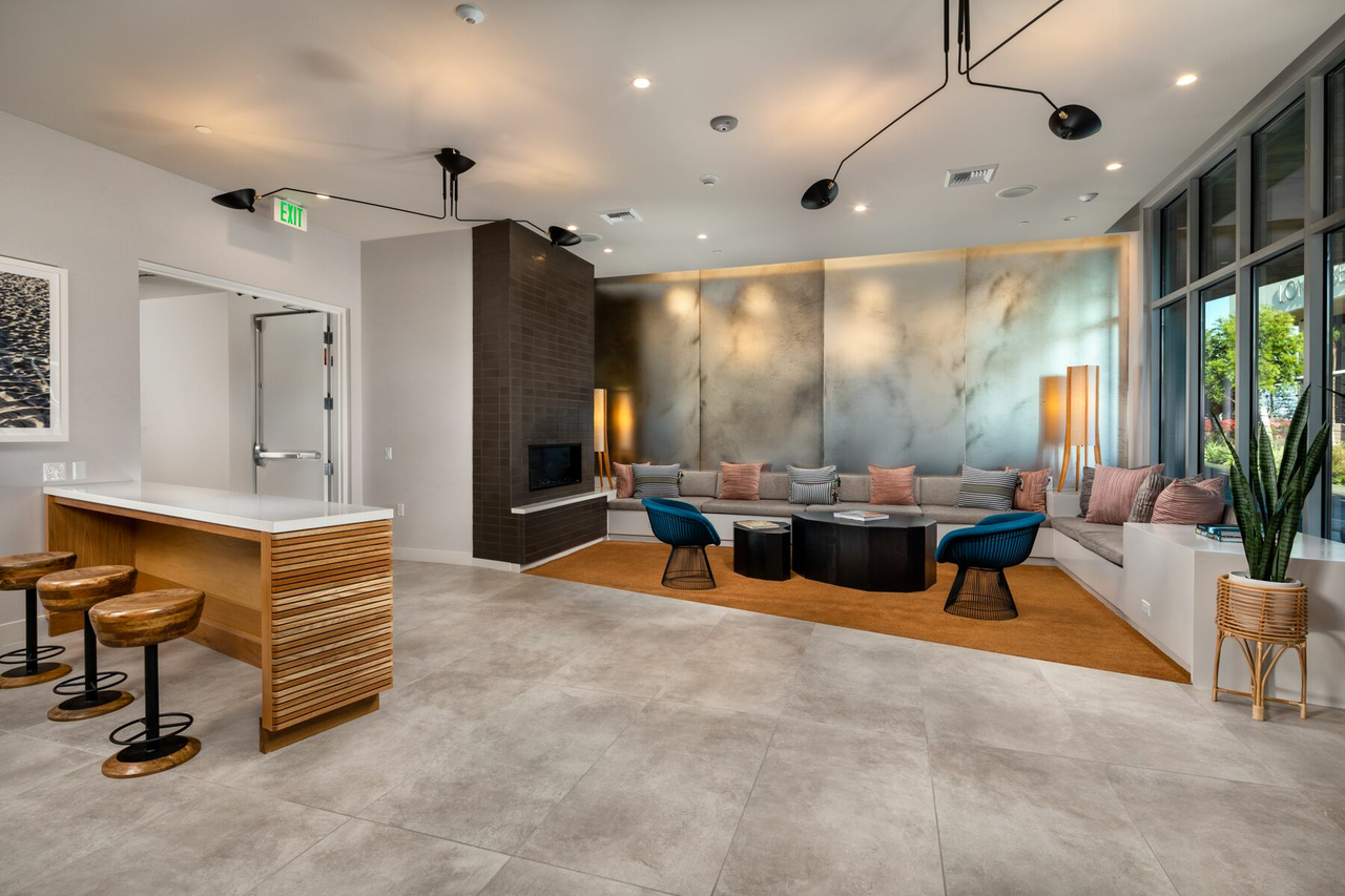 The Crest - Photo 2 of 8