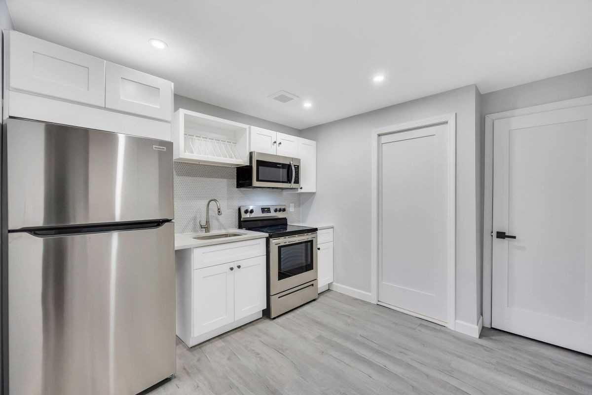 621 Post Ave ##B - Photo 2 of 11