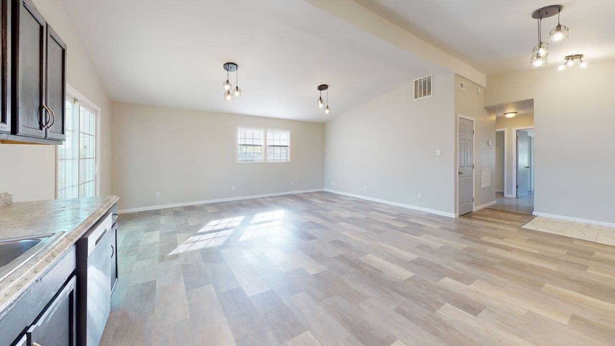 119 Marilyn Dr - Photo 2 of 8