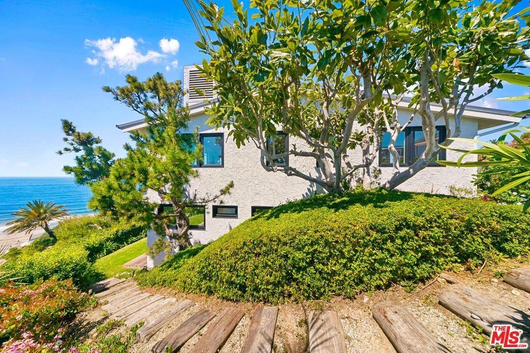 6817 Seawatch Ln - Photo 2 of 25