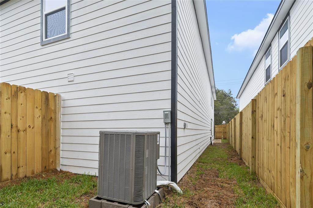 8215 Crestview Dr - Photo 3 of 23