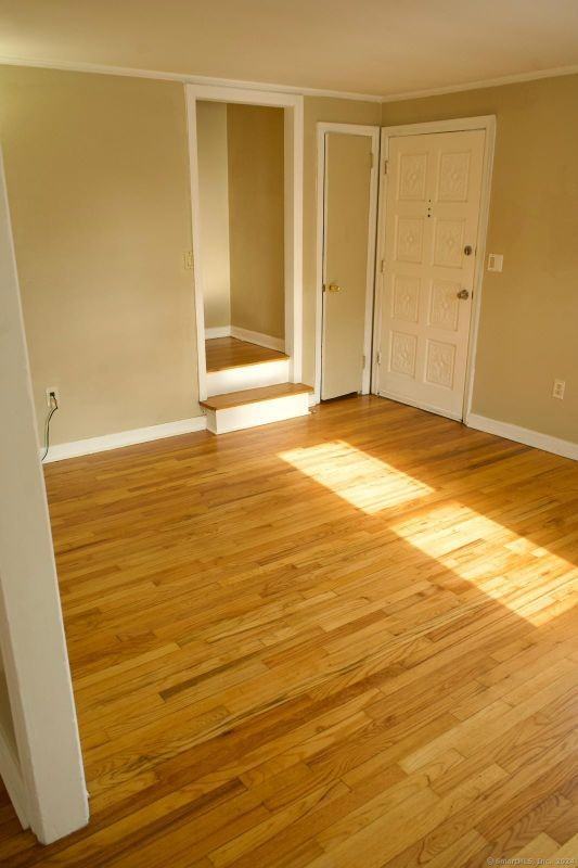 102 Elaine Rd - Photo 2 of 11