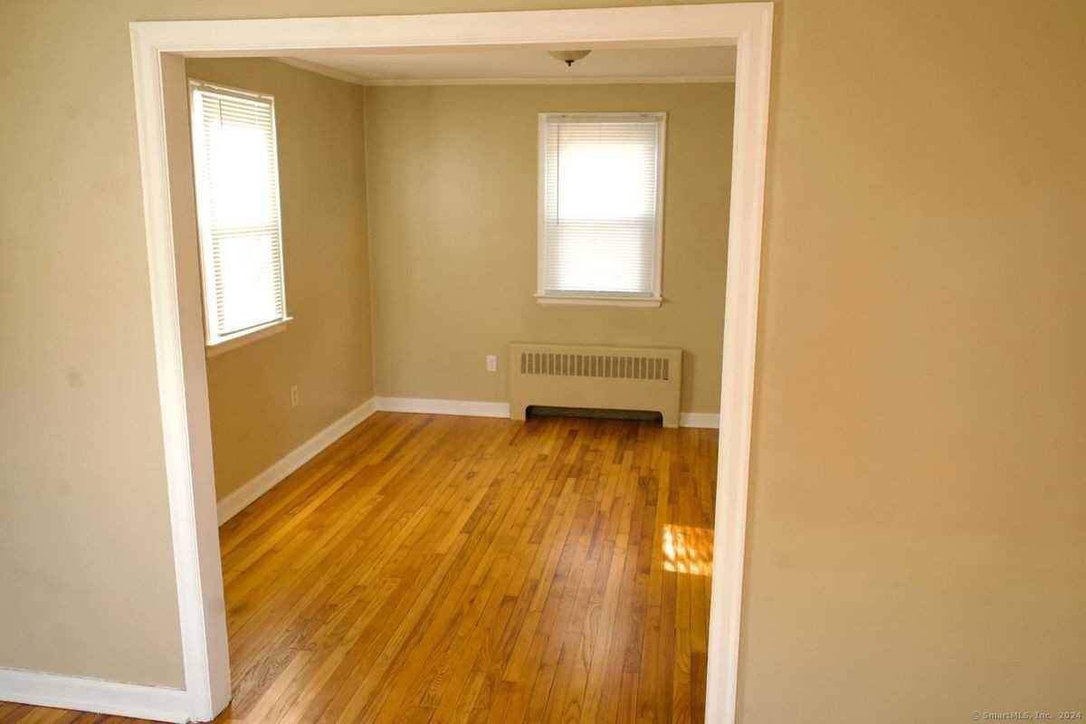 102 Elaine Rd - Photo 3 of 11
