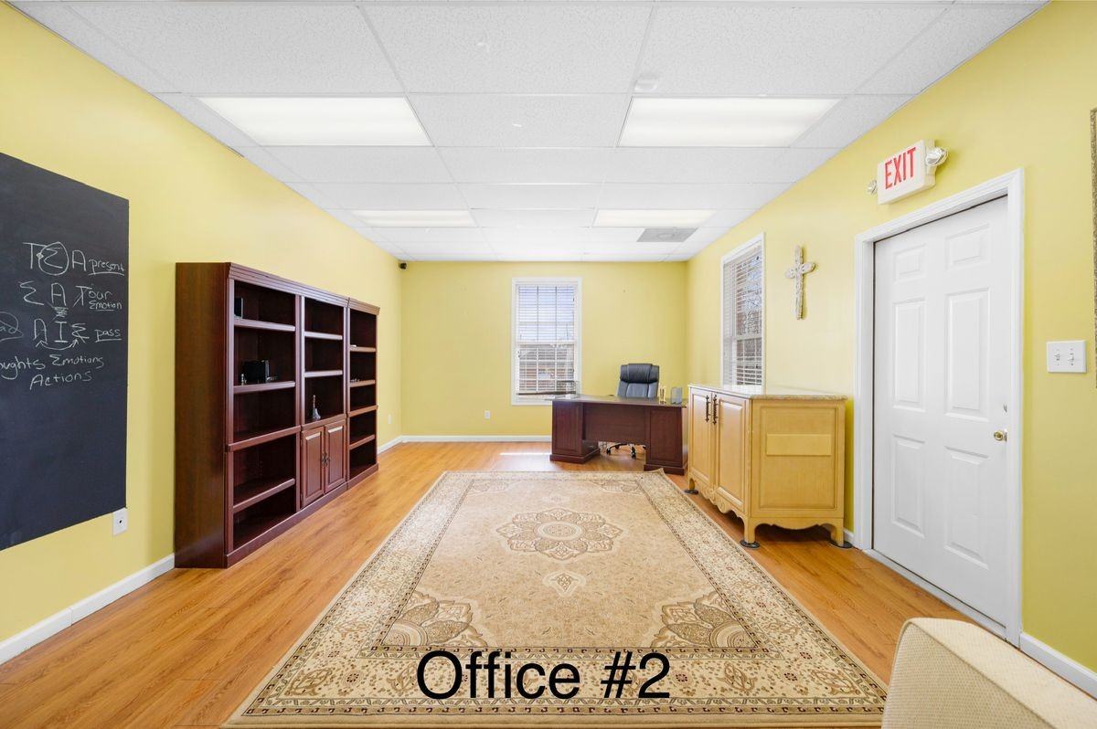 1255 Commercial Dr Sw - Photo 2 of 9