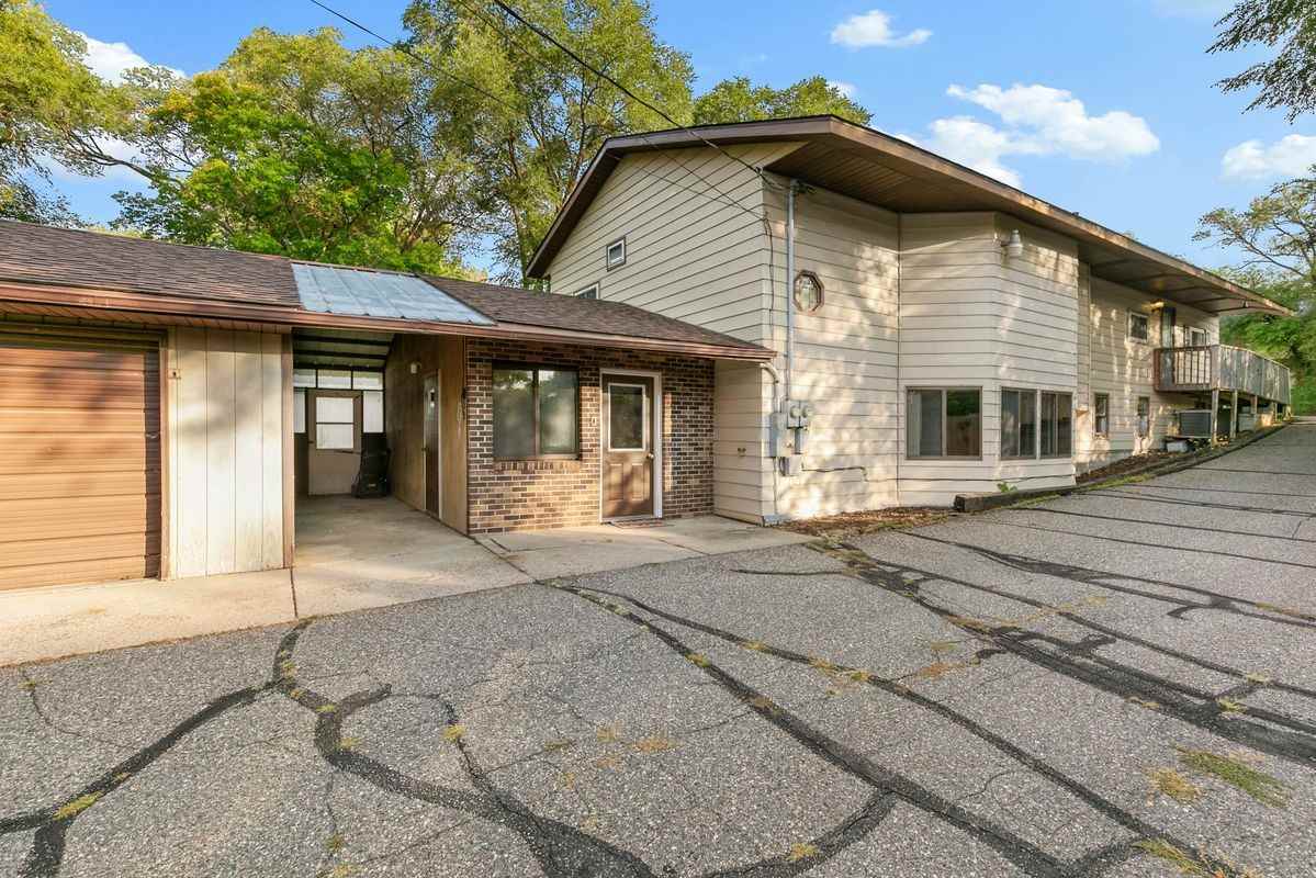 807 N Benton Dr - Photo 2 of 22