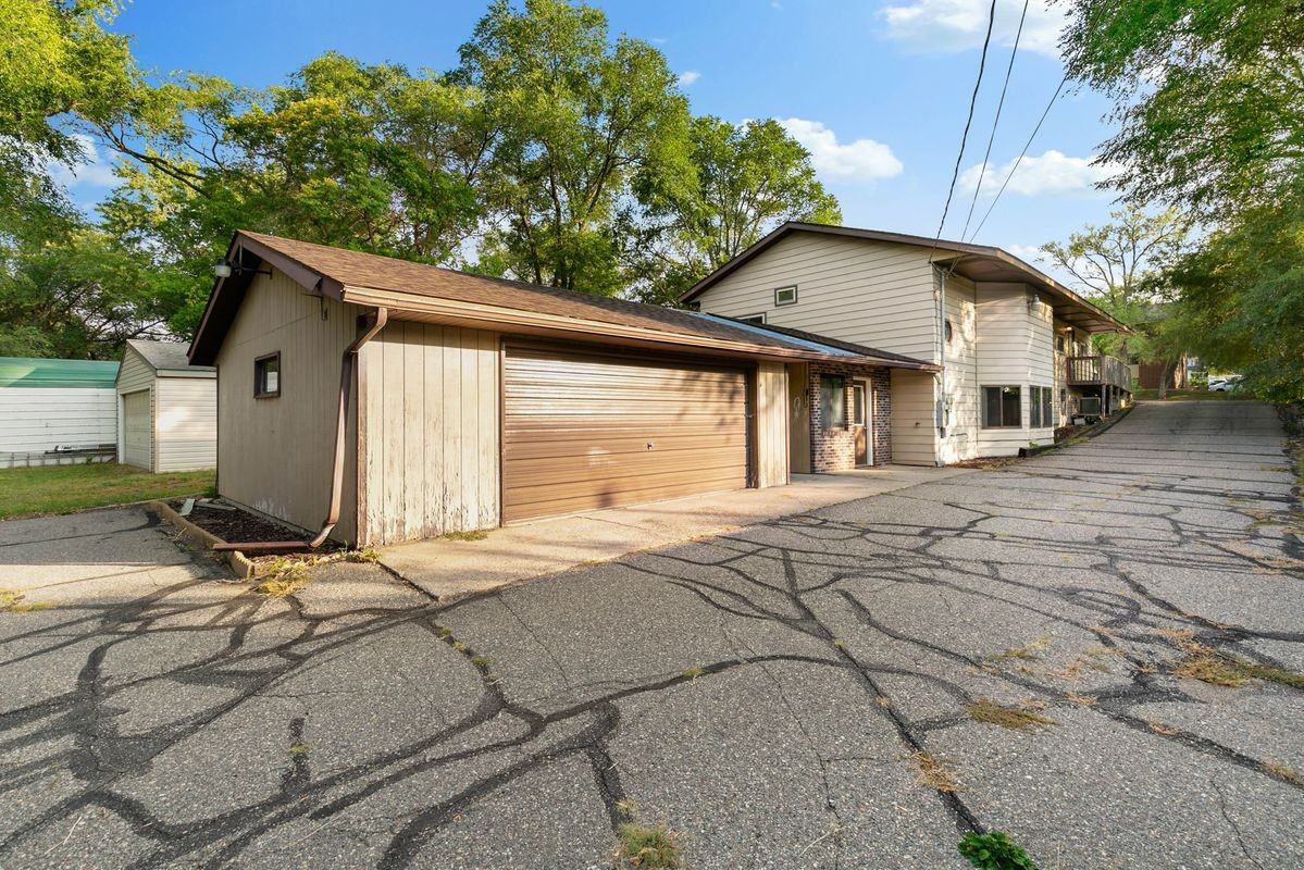 807 N Benton Dr - Photo 3 of 22