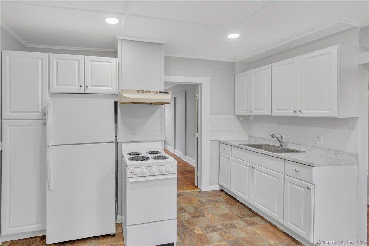 35 Howard Ave - Photo 3 of 13