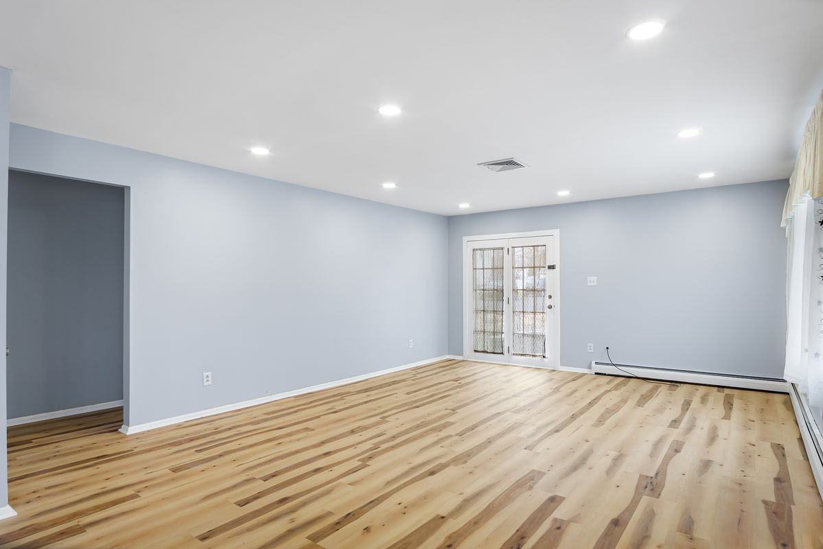 413 Watson Ave - Photo 2 of 25