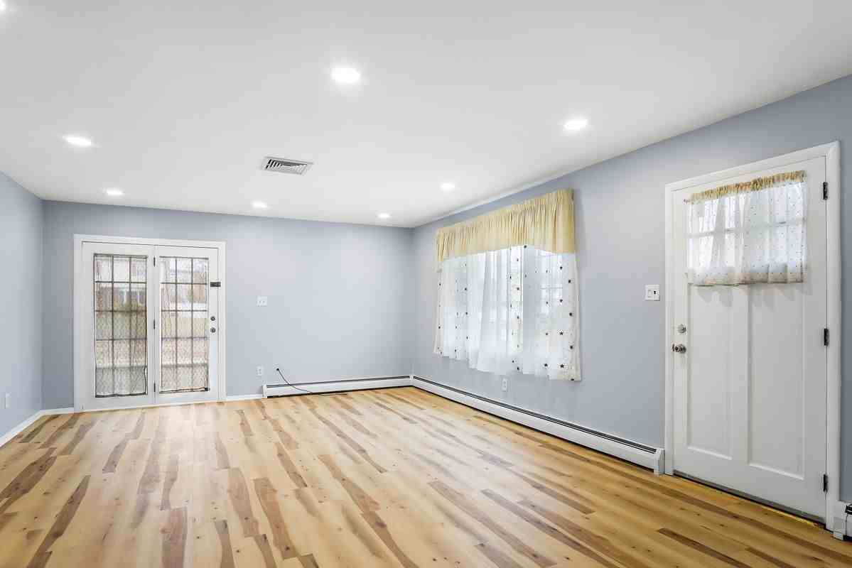 413 Watson Ave - Photo 3 of 25