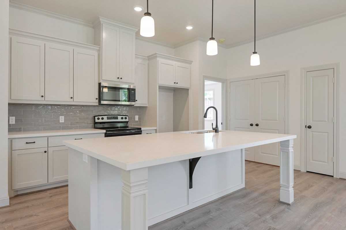 1114 E 25th St - Photo 2 of 10