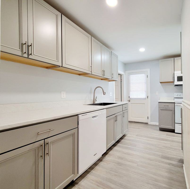 475 Prospect St ##1fl - Photo 3 of 8