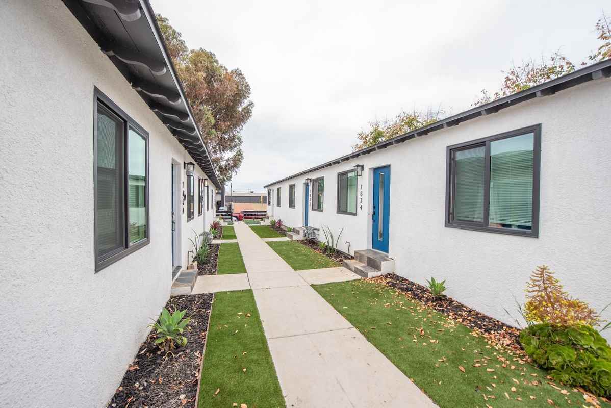 1832 1/2 Newton Ave - Photo 2 of 5