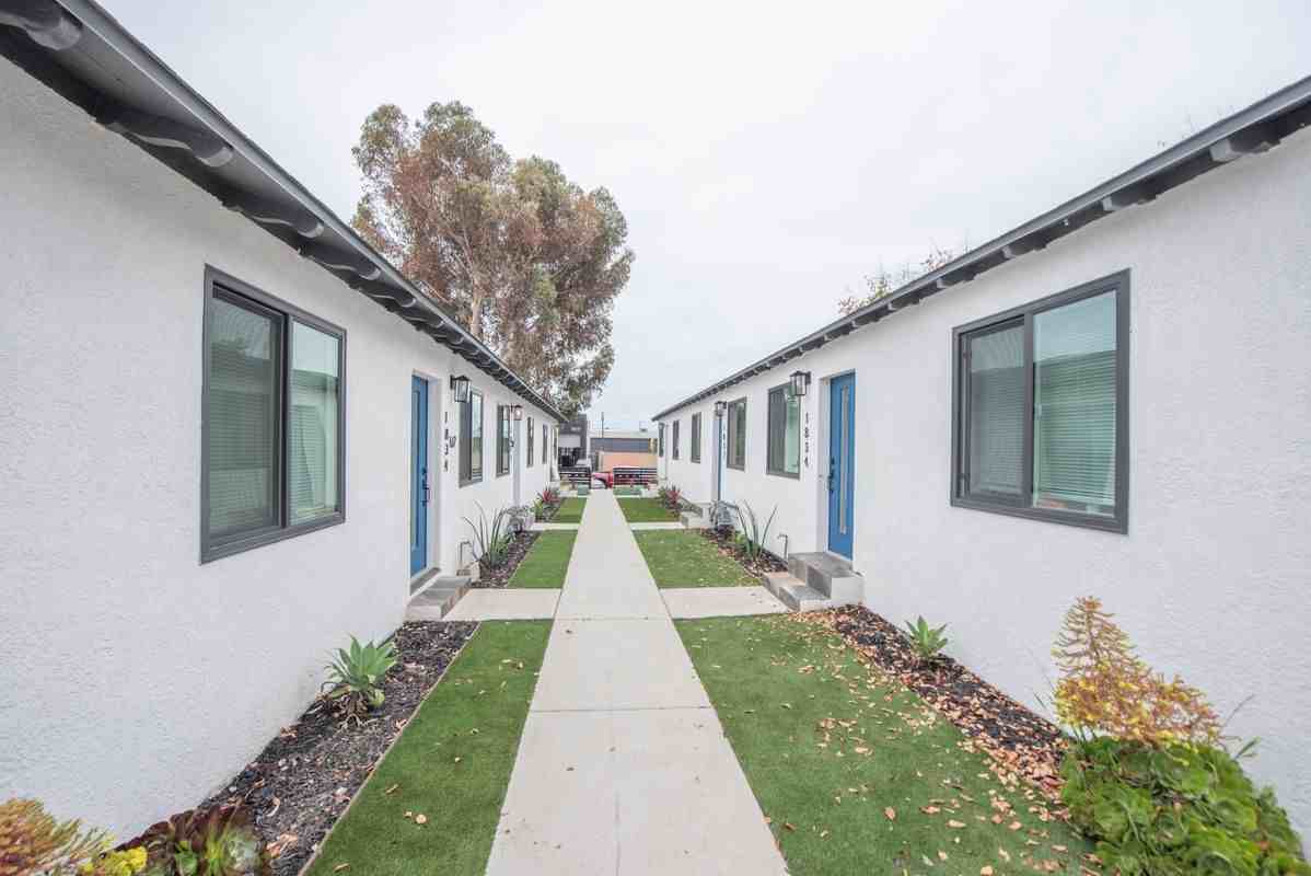 1832 1/2 Newton Ave - Photo 3 of 5