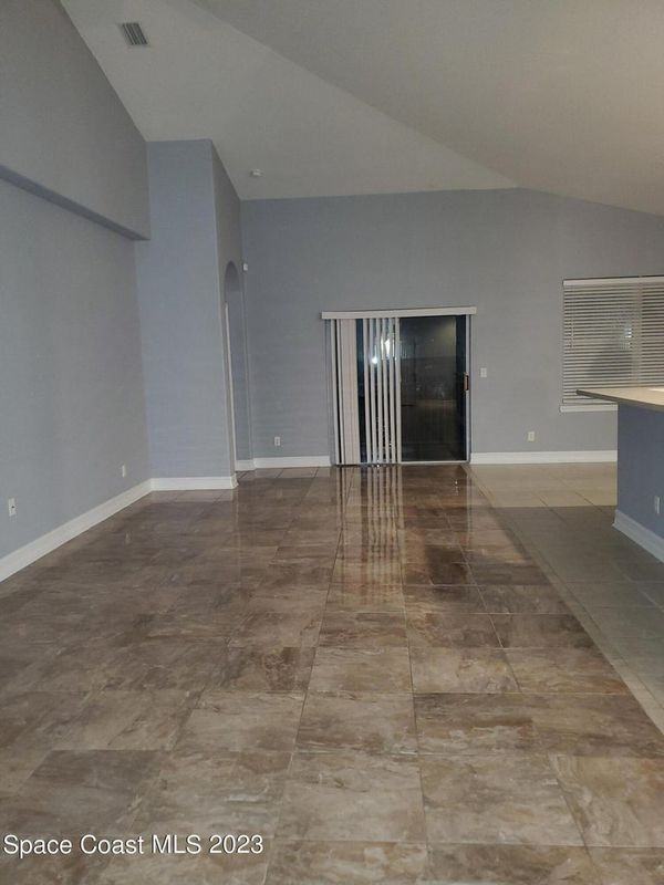 1045 Venetian Dr - Photo 2 of 14