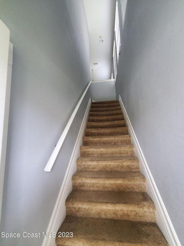 1045 Venetian Dr - Photo 3 of 14