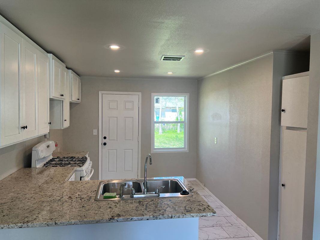 727 E 33rd St N - Photo 2 of 7