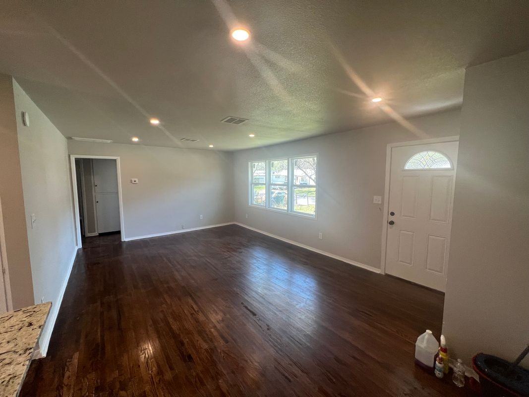 727 E 33rd St N - Photo 5 of 7