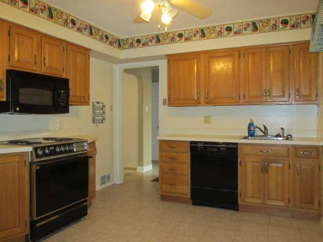 9800 Chesterton Dr - Photo 3 of 13