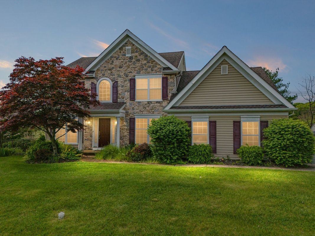 2190 Beechwood St - Photo 2 of 25