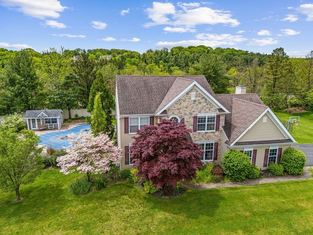 2190 Beechwood St - Photo 3 of 25