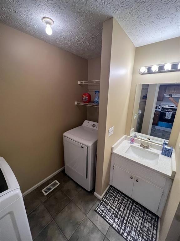 4688 Lois Dr - Photo 3 of 18