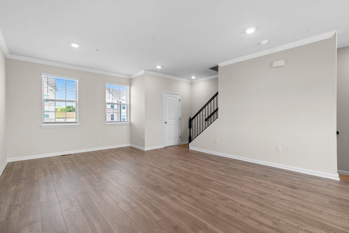 4926 Arcola Rd - Photo 3 of 25