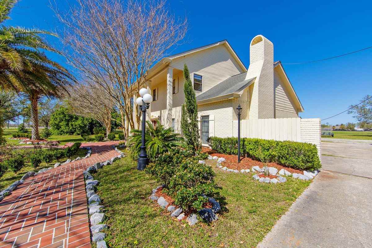 1514 Savanne Rd - Photo 3 of 25