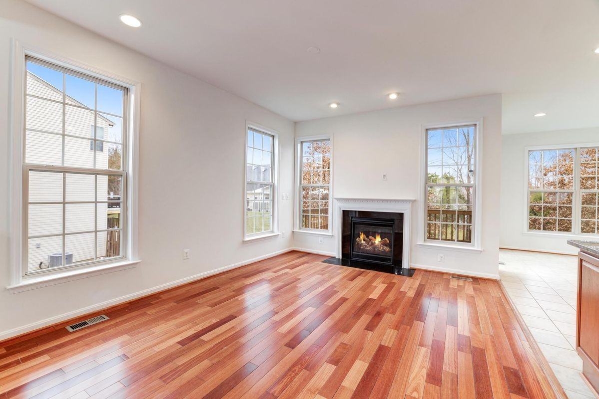 42639 Chisholm Dr - Photo 2 of 9