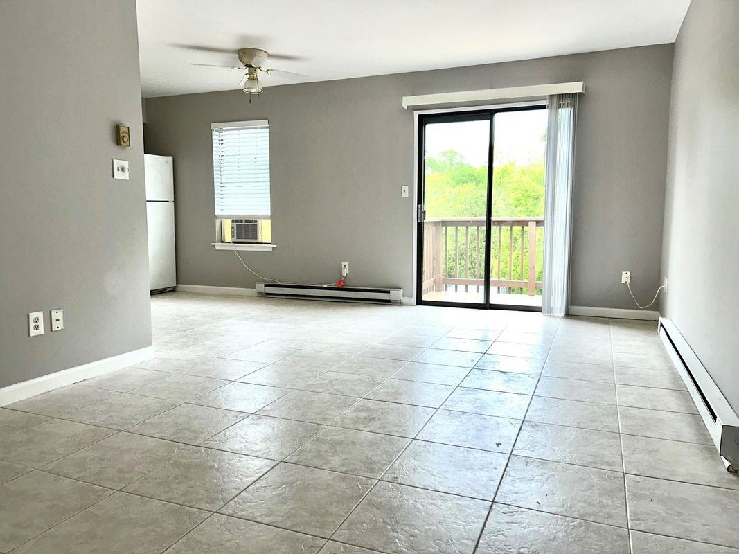 144 Aspetuck Vlg - Photo 2 of 11