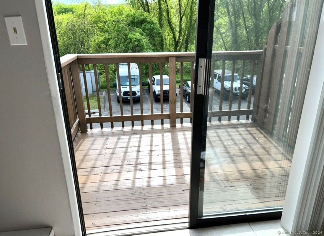 144 Aspetuck Vlg - Photo 3 of 11