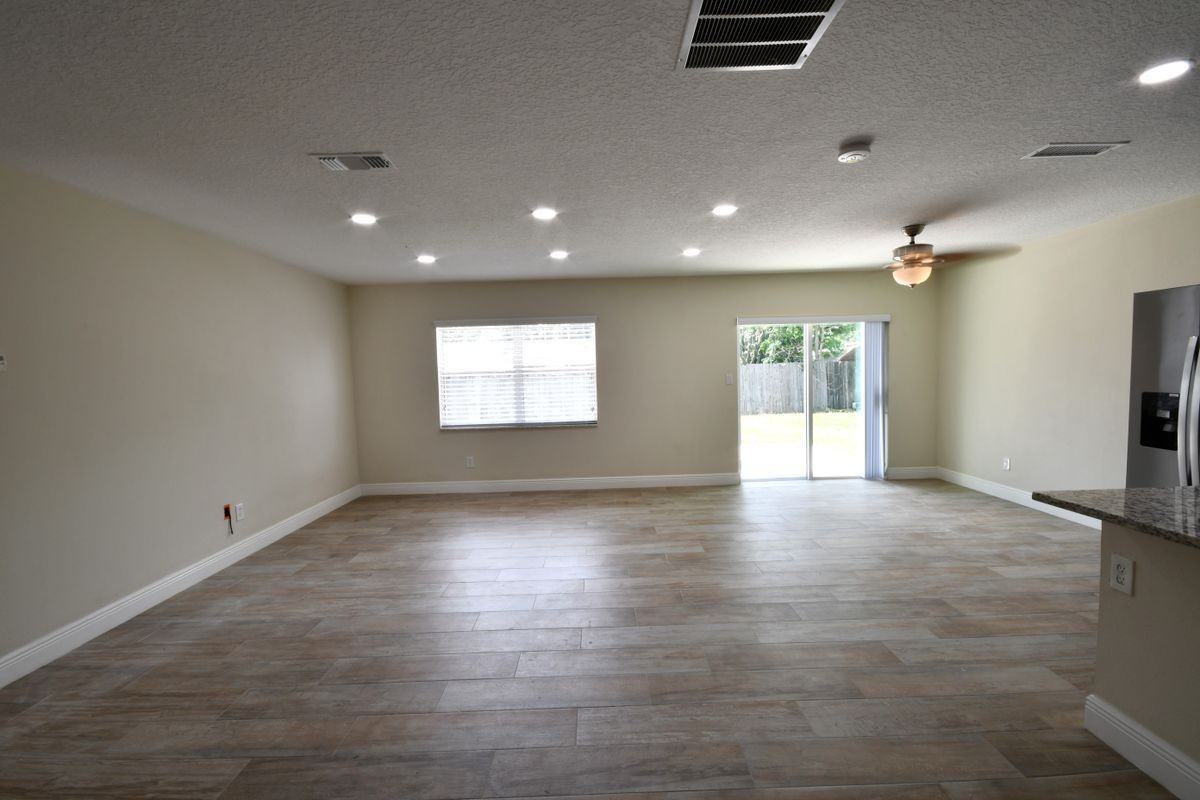 450 Obispo Ave - Photo 2 of 13