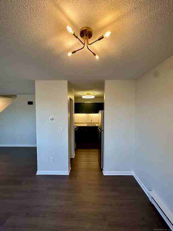 20 Pineview Dr ##20d - Photo 3 of 12