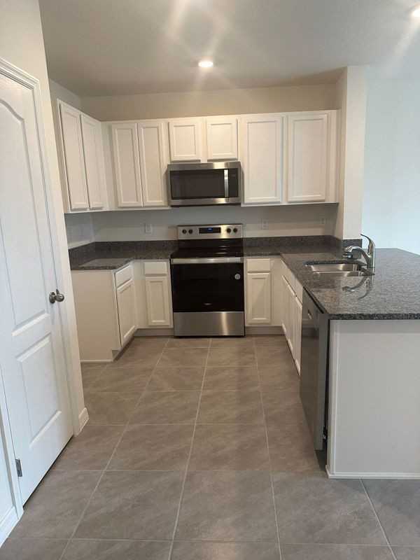 1471 Plank Pl - Photo 2 of 7