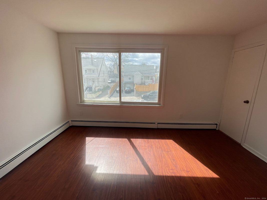 1038 Lindley St - Photo 3 of 13