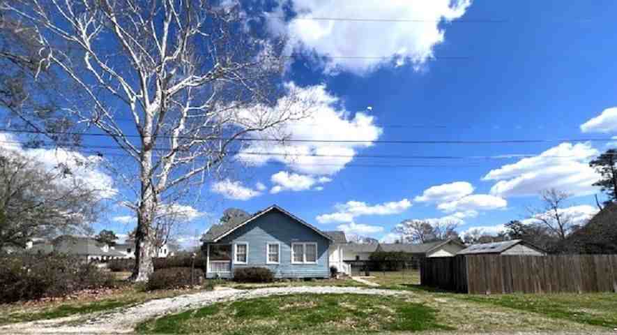 7008 Goodwood Ave - Photo 3 of 6