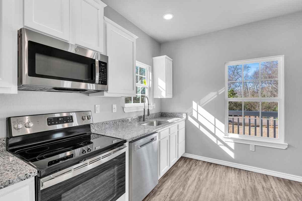 213 Lomond Ave - Photo 5 of 25