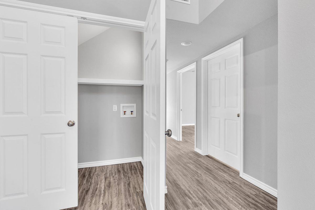 213 Lomond Ave - Photo 6 of 25