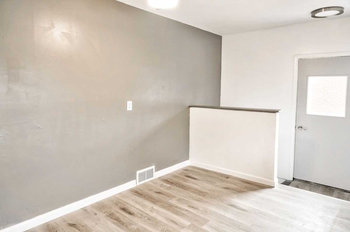 22148 W Brandon St - Photo 2 of 5