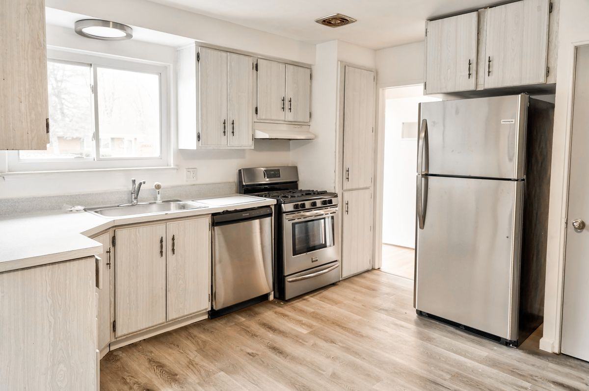 22148 W Brandon St - Photo 3 of 5