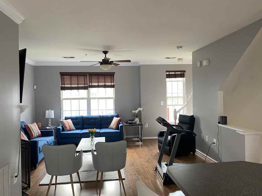21841 Kelsey Sq - Photo 3 of 5