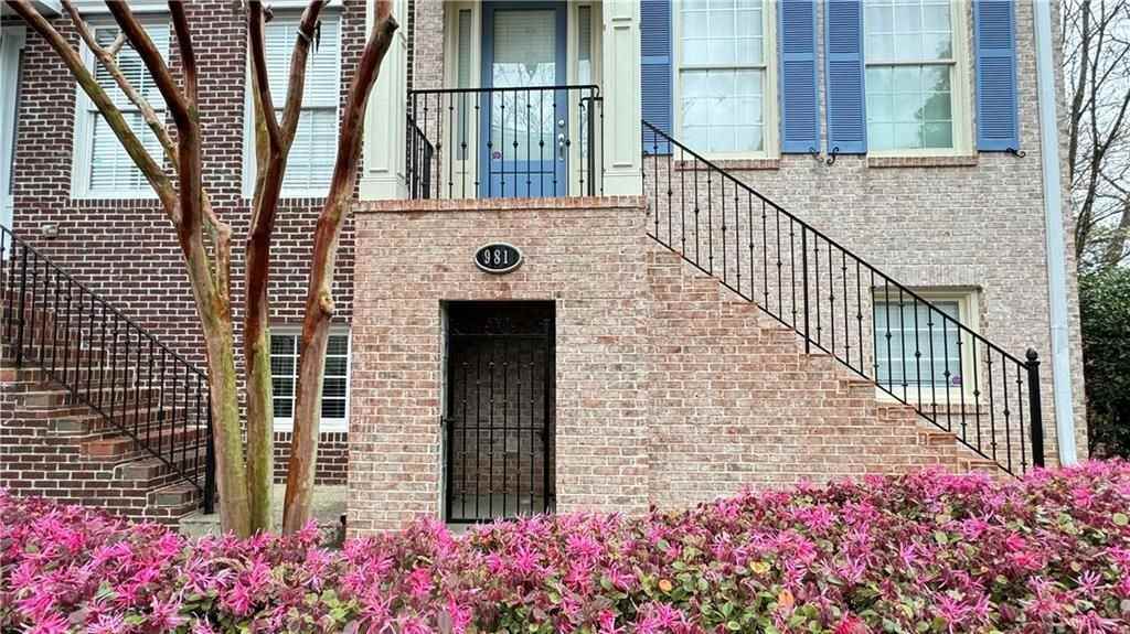 981 Pearl Pt - Photo 2 of 24