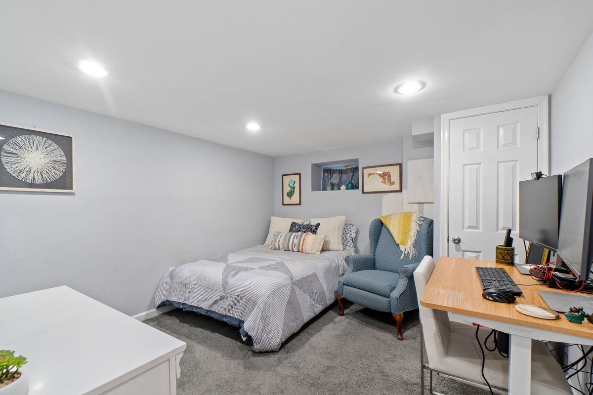 324 Oldham St - Photo 2 of 11