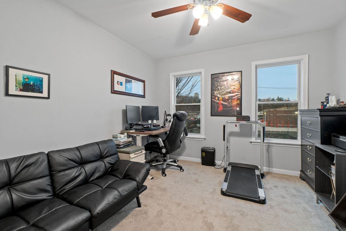 324 Oldham St - Photo 3 of 11
