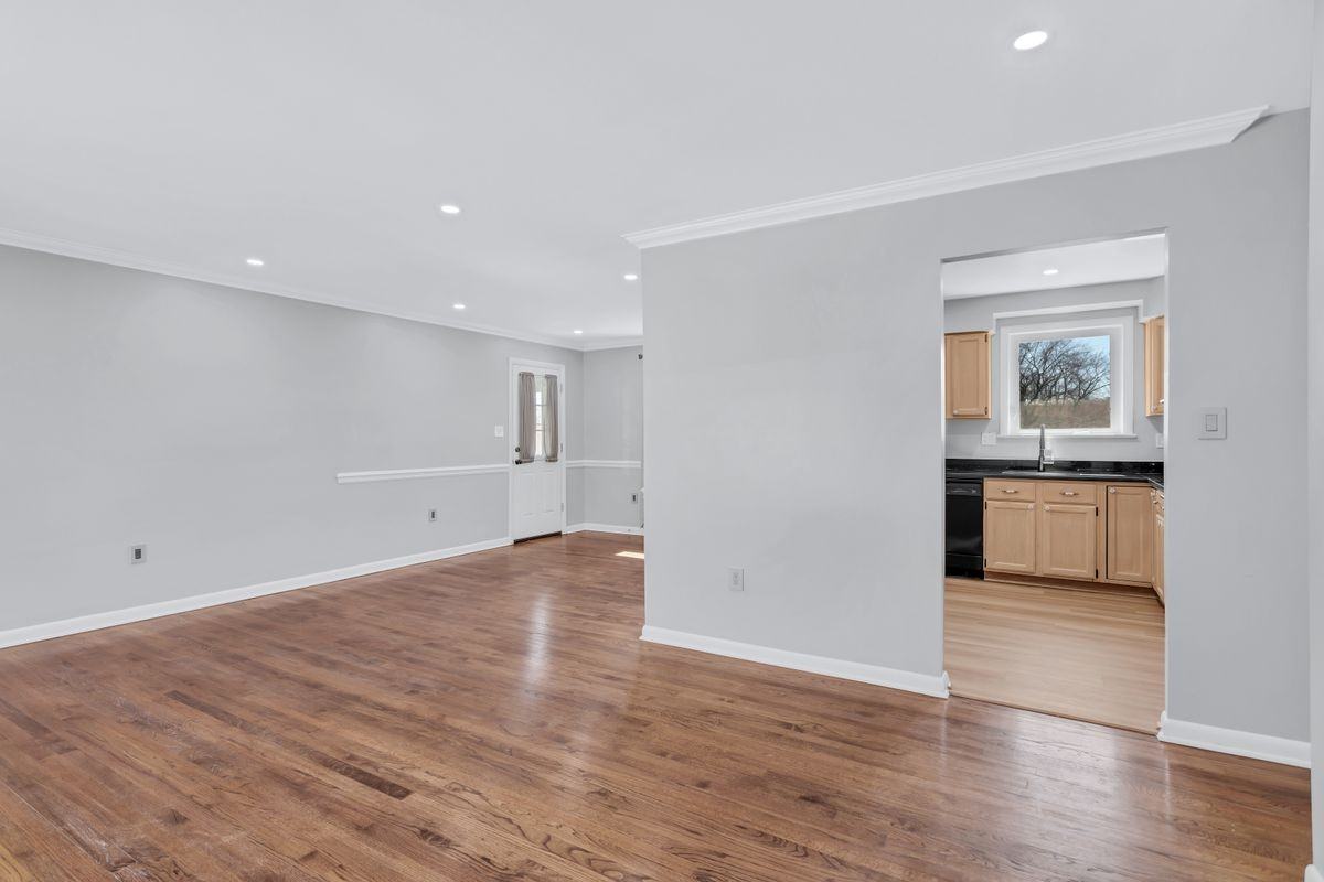 6805 Eilerson St - Photo 3 of 15