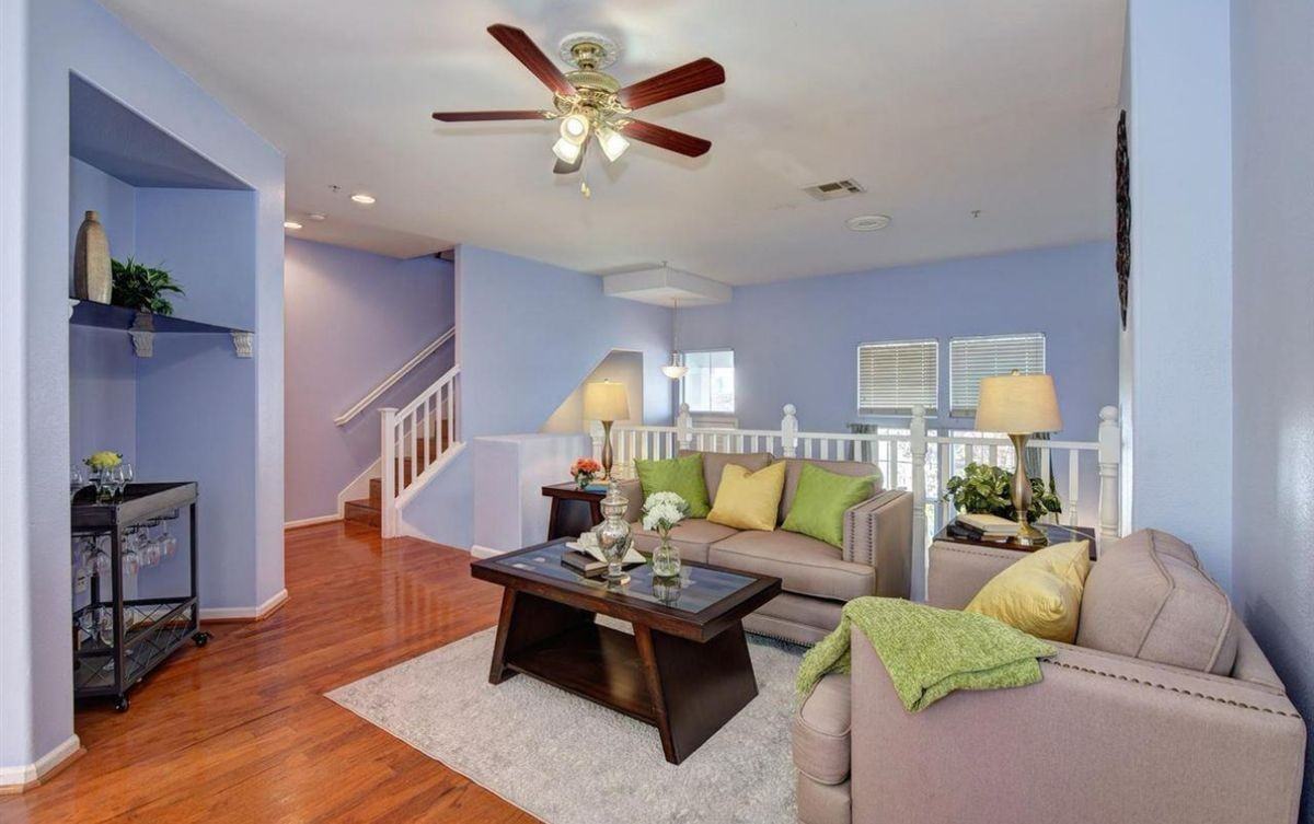 1130 Summer Ln - Photo 2 of 13