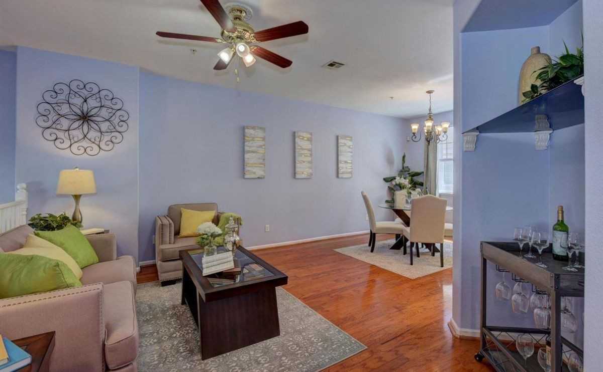 1130 Summer Ln - Photo 3 of 13