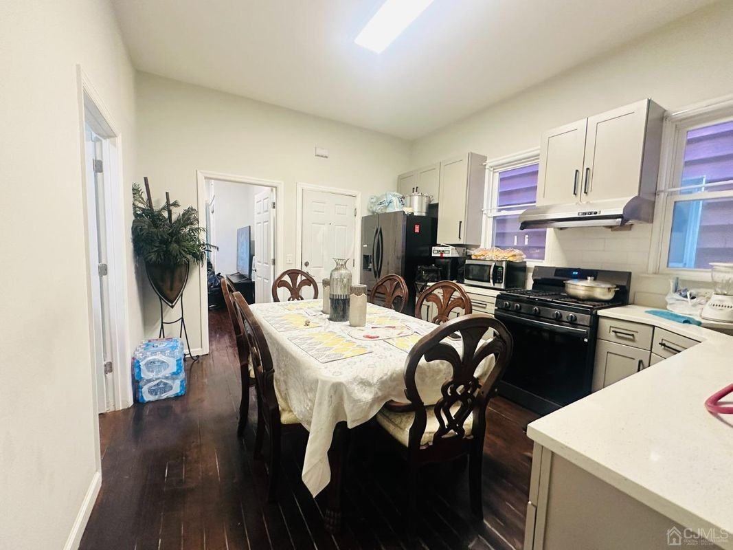 673 Catherine St ##1f - Photo 3 of 9