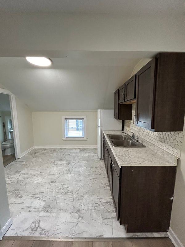 61 Seneca St - Photo 3 of 23