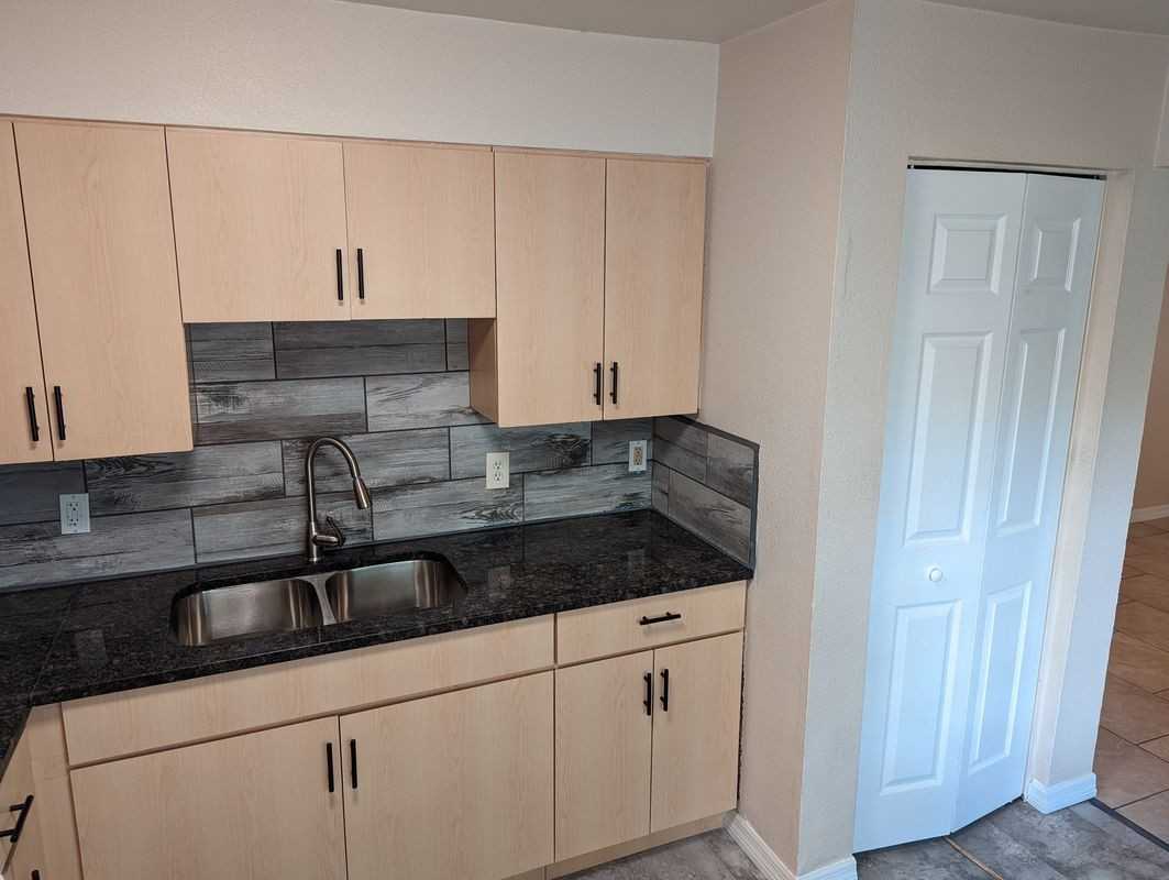 4512 E 10th Ave - Photo 7 of 19